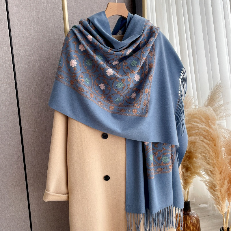 2025 Nuovo Ricamo Sciarpa di C - Cashmere Scarf recensione e prezzo